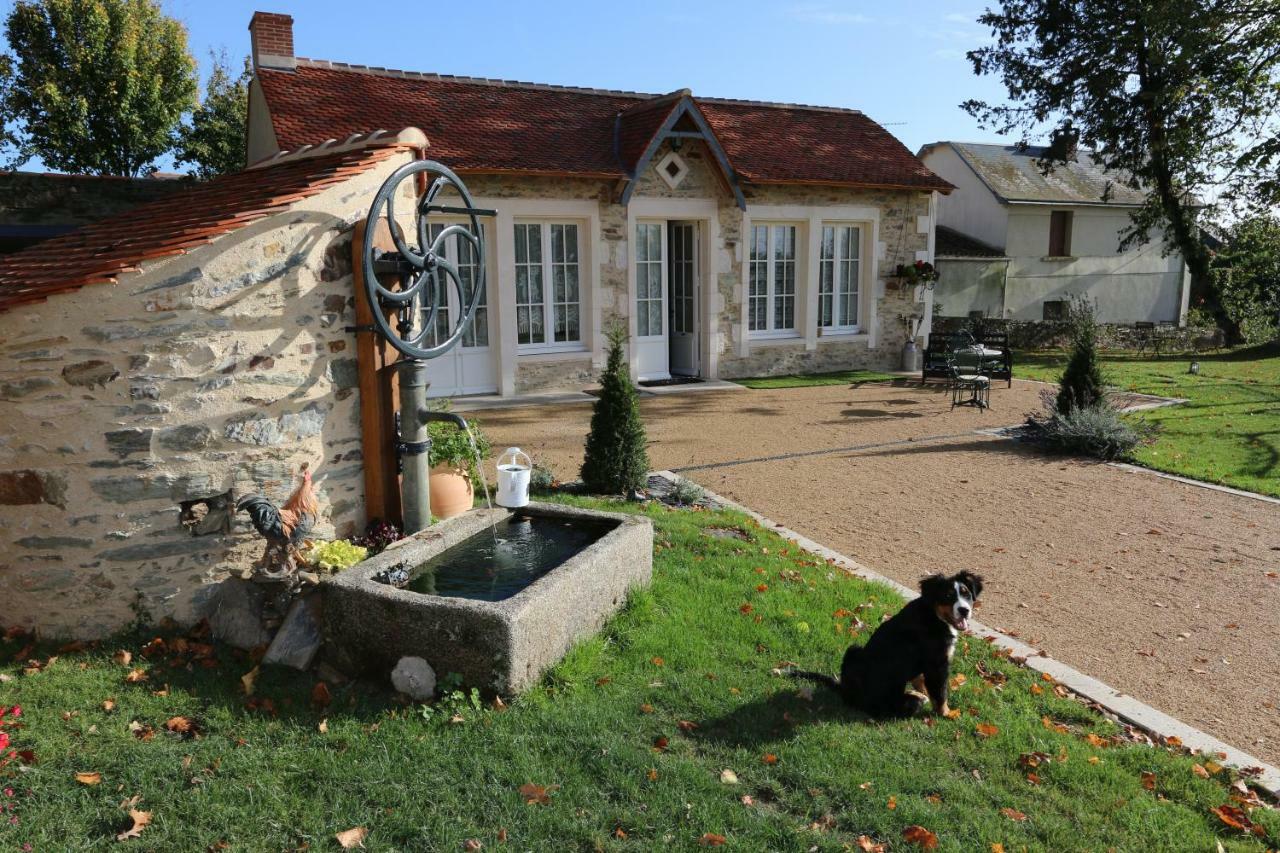 Le Petit Chateau Des Cedres Mouchamps Exterior photo