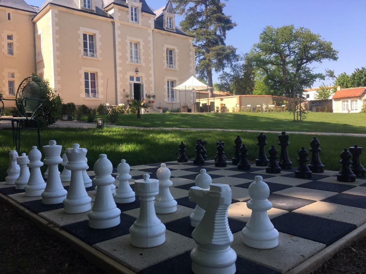 Le Petit Chateau Des Cedres Mouchamps Exterior photo